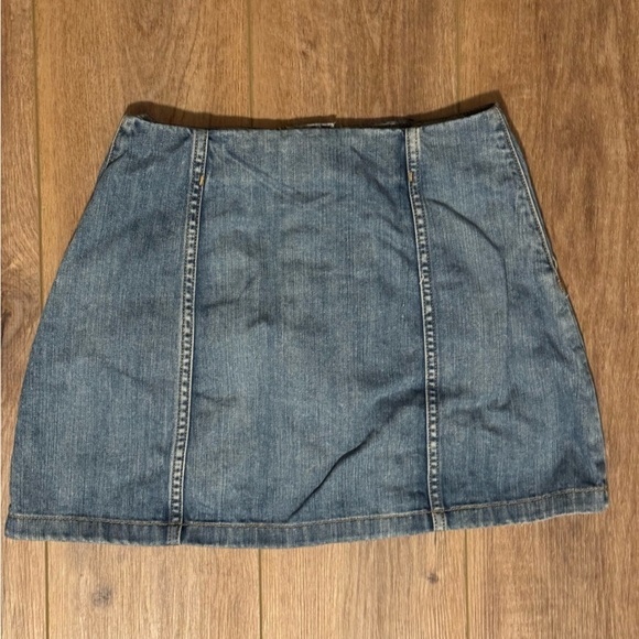 Wilfred Free Aritzia Women’s Button Down Denim Mini Skirt - Picture 3 of 5